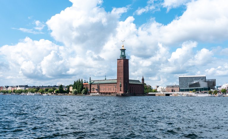 Sevärdheter i Stockholm. Stadshuset i Stockholm, vacker sommardag.