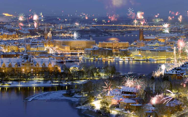 Nyårsafton i Stockholm. Fyrverkerier i centrala Stockholm.