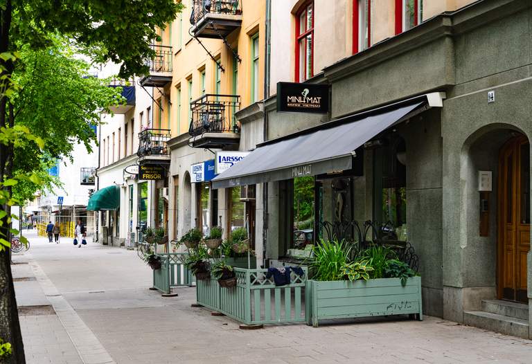 Restauranger i Stockholm. Minh Mat i Vasastan, en vietnamesisk restaurang. Exteriör. Dagtid. På bilden syns restaurangens uteservering innan öppning.