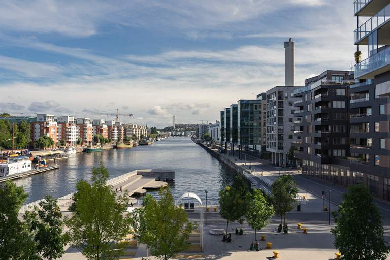 Områden i Stockholm. Södra delarna av Hammarby Sjöstad och Hammarbyhamnen. Bostadshus står längsmed Hammarbykanalen.