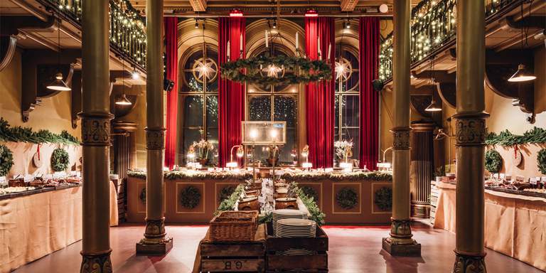 Den stora buffén på Gamla Riksarkivets julbord på Riddarholmen i Stockholm.