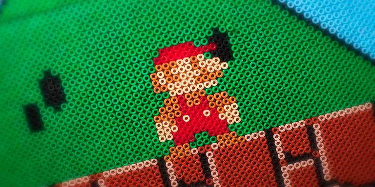 En pärplattebild av Super Mario Bros. till Nintendo 8-bitar. Oavsett om du är en initierad gamer, cinefil eller musikkonnässör finn det en mängd affärer, barer och muséer för dig att upptäcka!