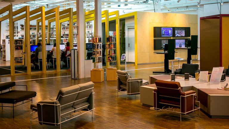 Bibliotek i Stockholm. Kista Bibliotek i den norra Stockholmsförorten Kista.