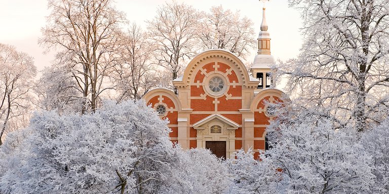Ulriksdals slottskapell en vinterdag.