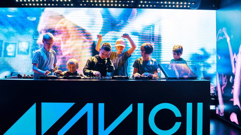 barn på Avicii Experience