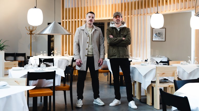 Restauranger i Stockholm. Kockarna Albin Wessman (vänster) och Adam Dahlberg (höger) står i sin nya restaurang Solen.