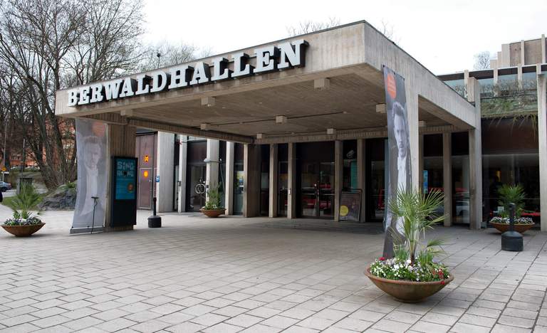 Entrén till konserthuset Berwaldhallen.