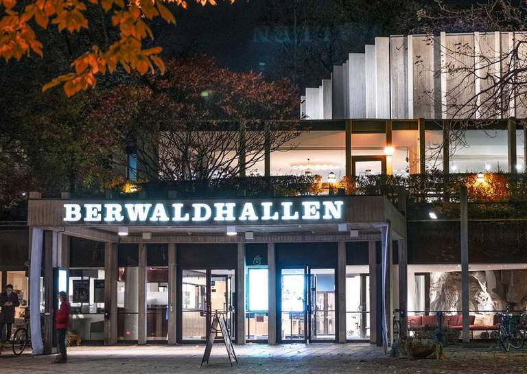 Entrén till konserthuset Berwaldhallen.