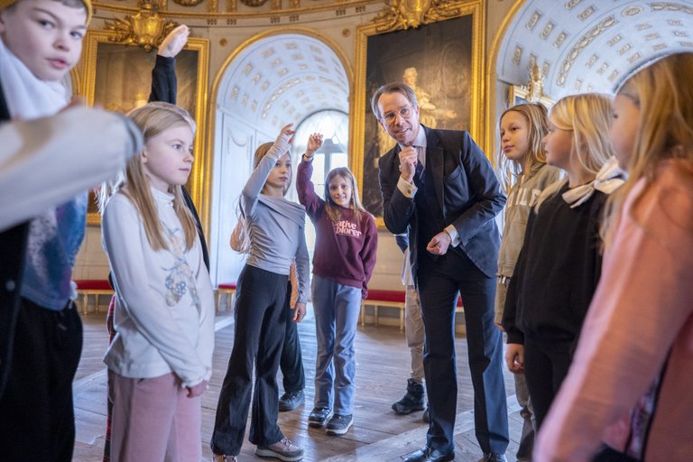 Familjevisning på Gripsholms slott.jpg