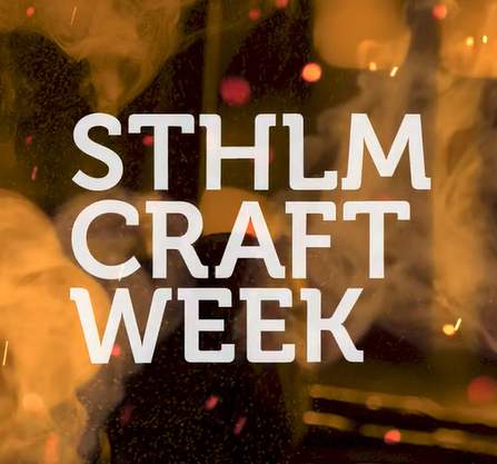 Orden "Stockholm Craft Week" i vit text på en bakgrund av gulaktig rök
