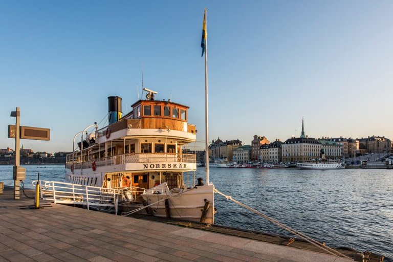Culinary cruises on heritage-listed steamships