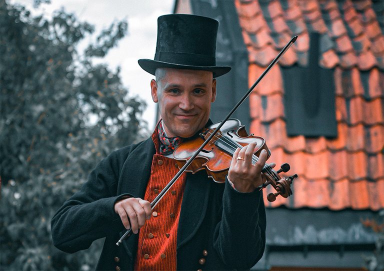 Experience Swedish history through folk music and dance