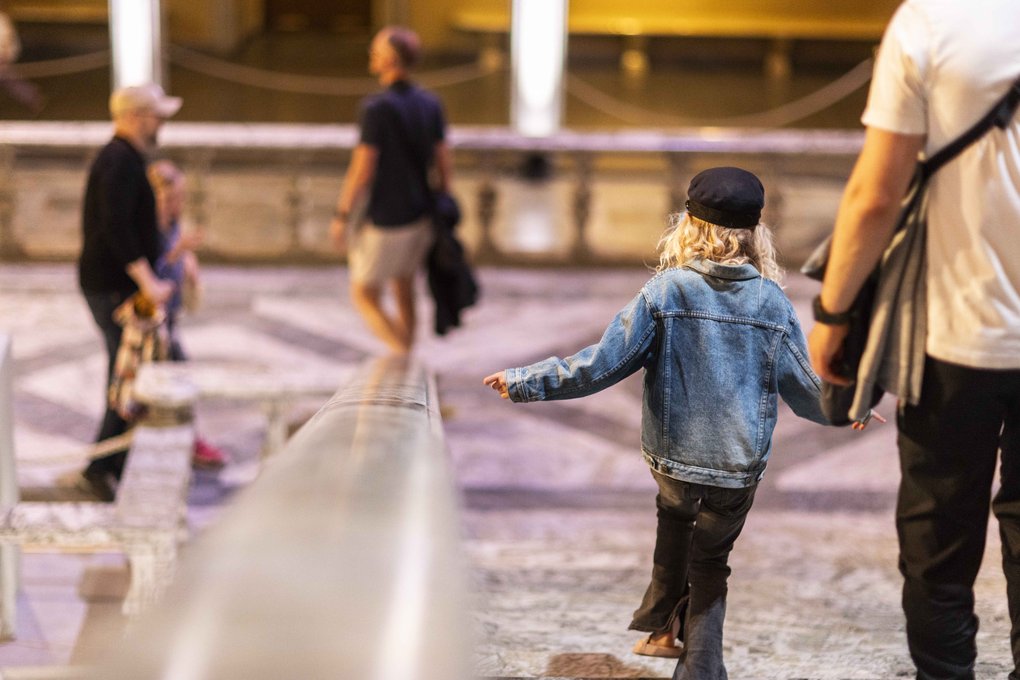 Family Tour and Crafts in the City Hall