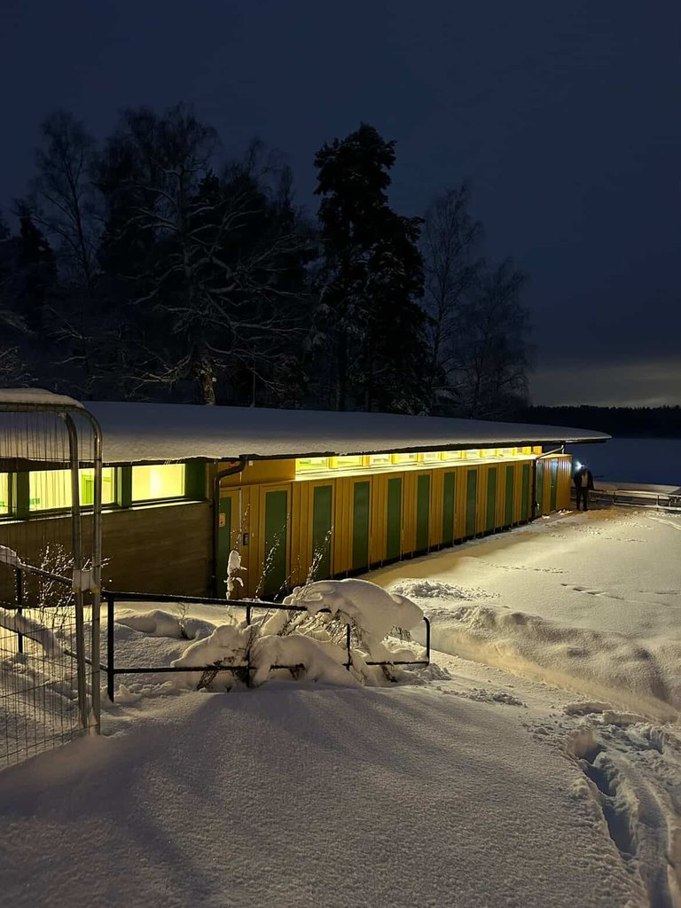 Flatenbastun – Lakeside Sauna Experience