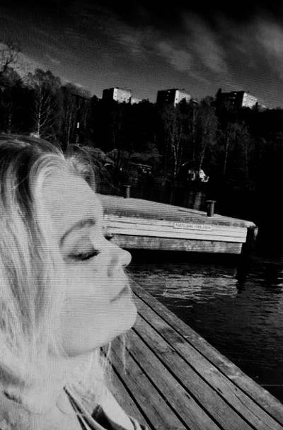 Joni Mitchell's original hits are interpreted and brought into the domains of jazz as well as a selection from her jazz repertoire is performed here by the Anderson-Stener-Hedrenius-Djeridi Quartet.