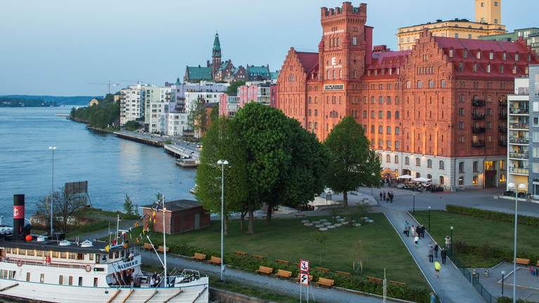 Hotel i Stockholm. Elite Hotel Marina Tower, exteriör. På bilden syns hotellet, belägget i en före detta fabrik från förra sekelskiftet.