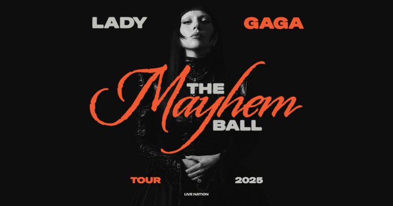 En bild på Lady Gaga med information om hennes världsturné.