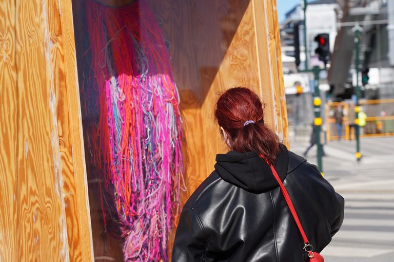 Lines, Threads and a Bit of Tangle
