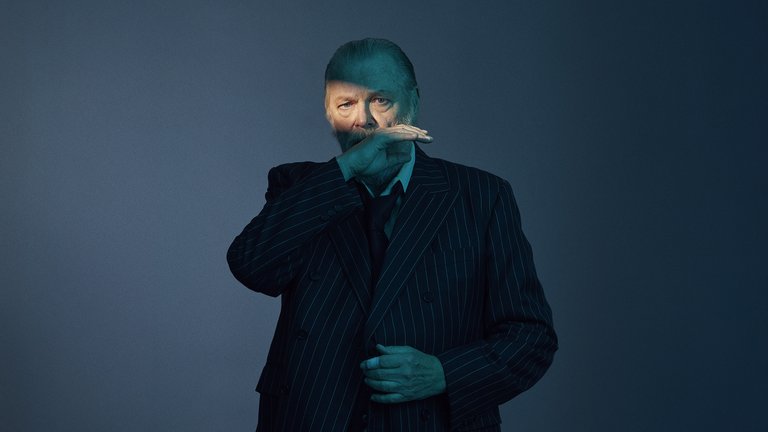 Lång dags färd mot natt Pressbild Klara G