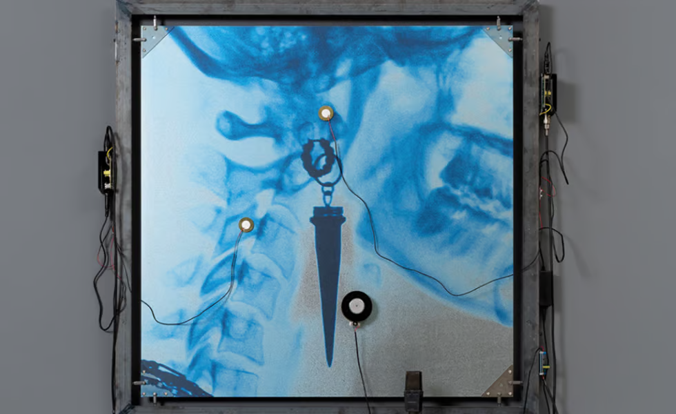 En affischliknande bild med abstrakt blå konst och texten “Ultrasound” delvis synlig, för reklam av Lordes konsert.