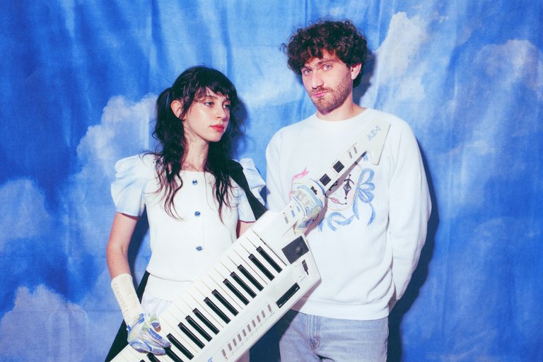 De två medlemmarna i Magdalena Bay.