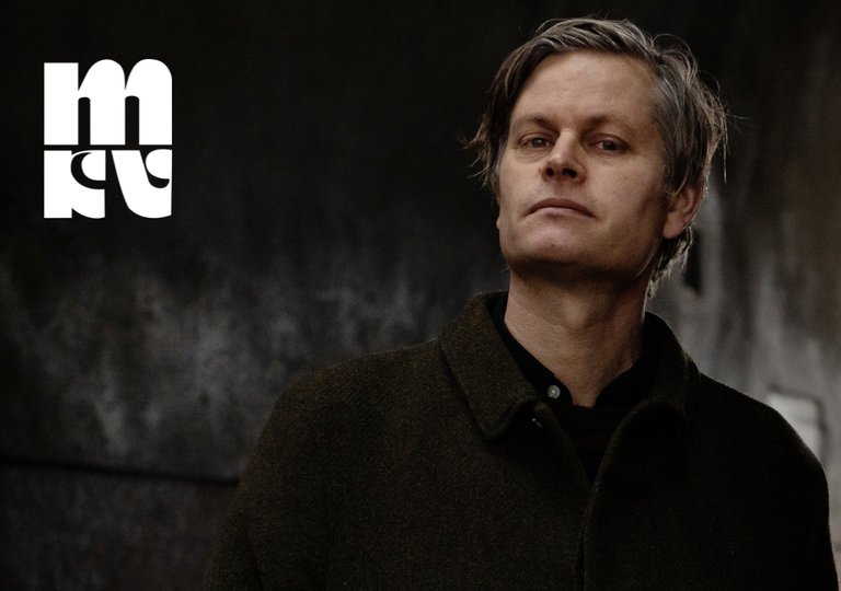 Porträtt av musikern.