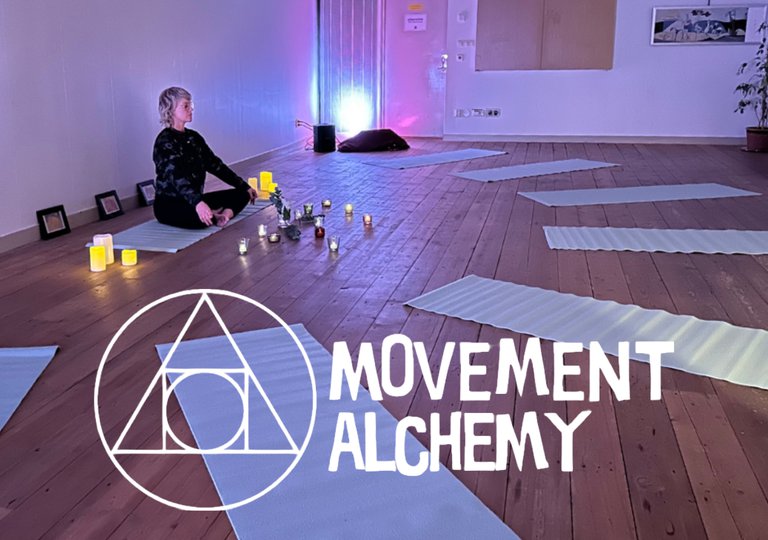 En person som utövar yoga.