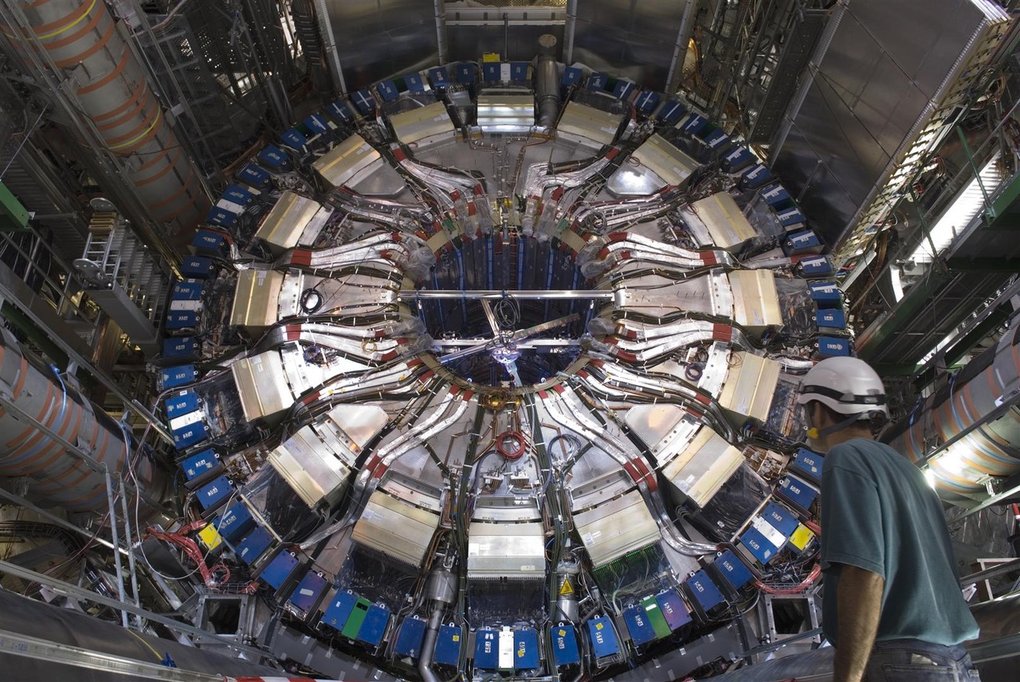 Open Lecture - Enormous machines for tiny particles: an inside look at the LHC accelerator