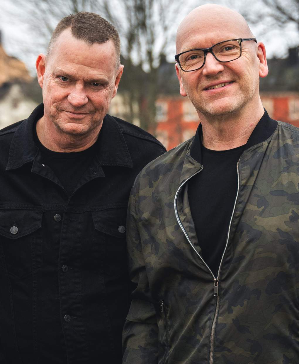 Pehr och Richard Hante, locals i Stockholm. Två män i 50-års åldern står utomhus i Kronobergsparken i Stockholm.