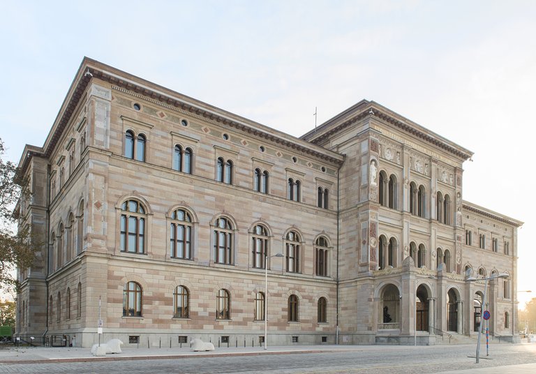 Exteriörbild på Nationalmuseum.