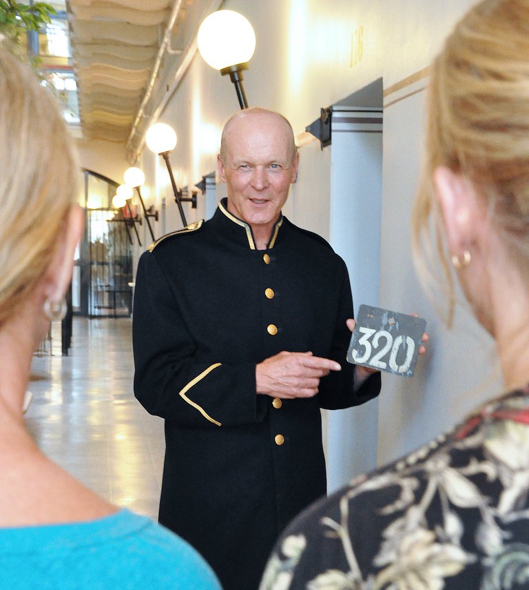 Prison history tour & lunch