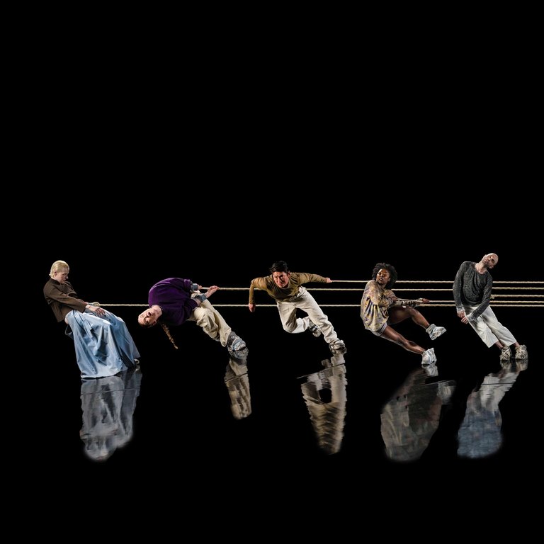 Dansare i föreställningen REMACHINE.