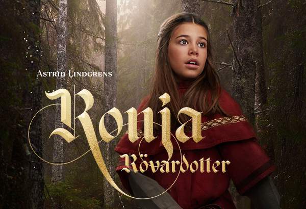 En flicka i skogen