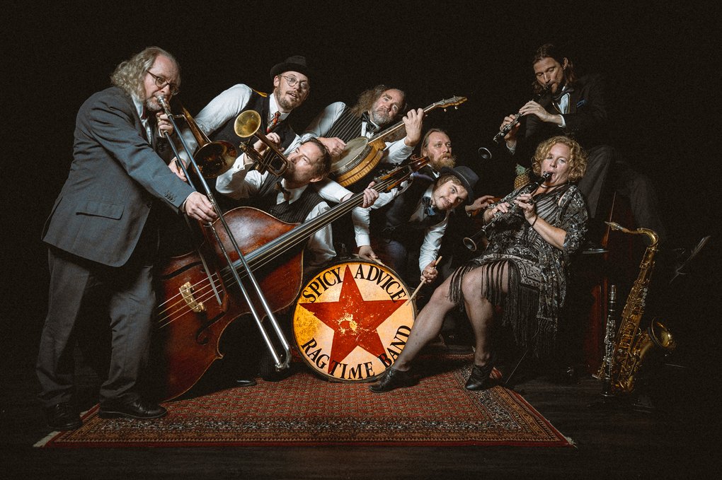 Spicy Orkesterbild foto Carl StenlÃ¶v.jpg