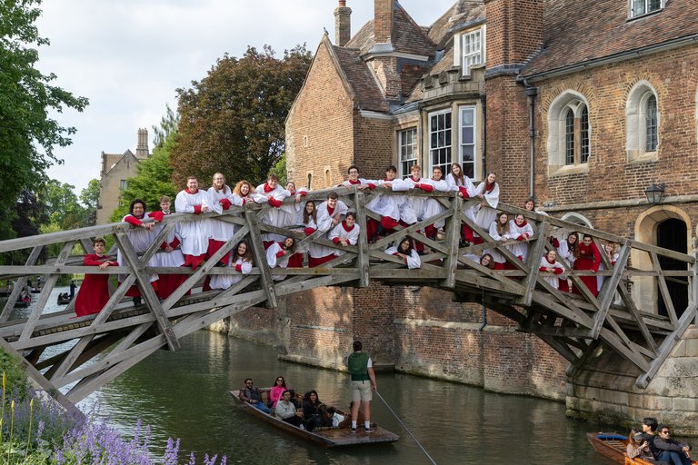 The Choir of Queen's College Cambridge_low.jpg